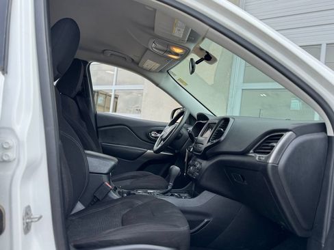 Used 2020 Jeep Cherokee Latitude FWD image 26