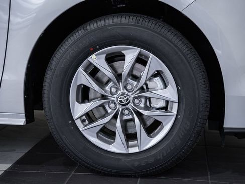 New 2026 Toyota Sienna XLE image 18