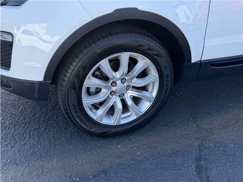 Used 2019 Land Rover Range Rover Evoque SE image 12