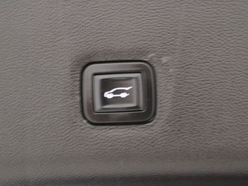 Used 2018 Chevrolet Traverse High Country image 17