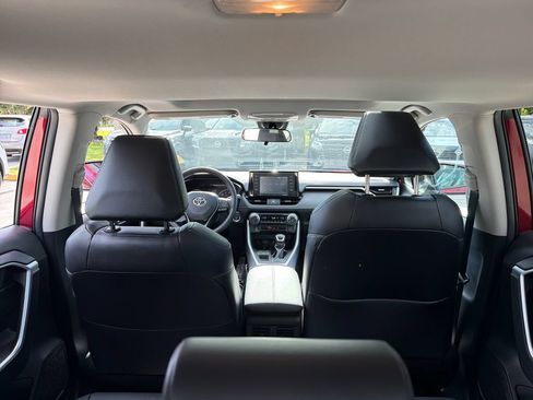 Used 2021 Toyota RAV4 XLE Premium FWD image 35