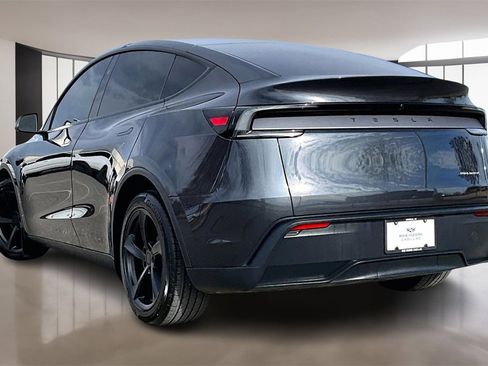 Used 2026 Tesla Model Y AWD image 12