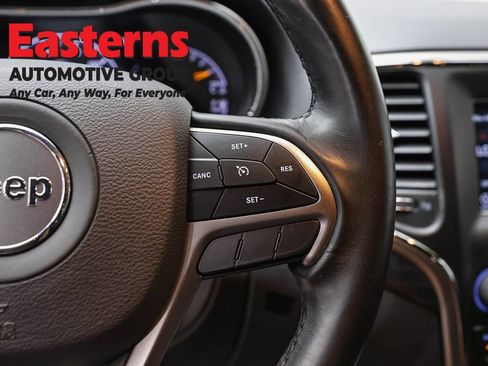 Used 2021 Jeep Grand Cherokee Laredo AWD/4WD image 16