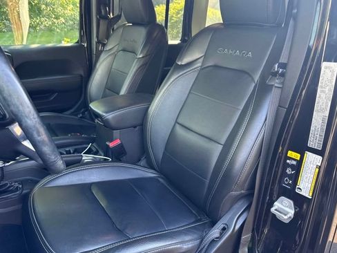 Used 2022 Jeep Wrangler Unlimited Sahara w/ Cold Weather Group AWD/4WD image 9