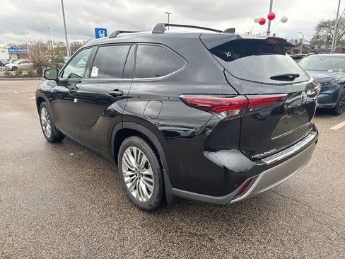 New 2026 Toyota Highlander Platinum AWD/4WD image 5