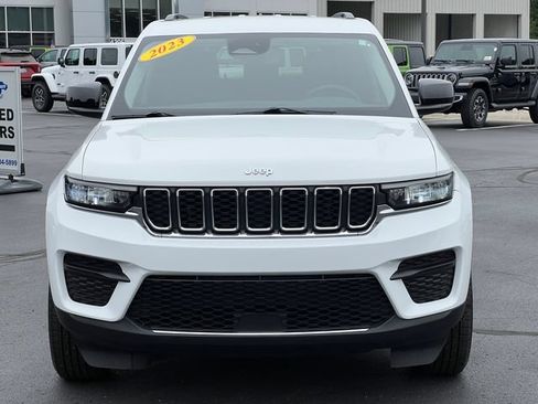 Used 2023 Jeep Grand Cherokee Laredo w/ Luxury Tech Group I AWD/4WD image 42