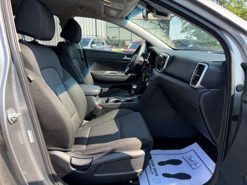 Used 2022 Kia Sportage LX image 11