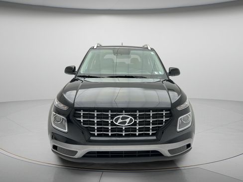 Used 2025 Hyundai Venue SEL FWD image 2