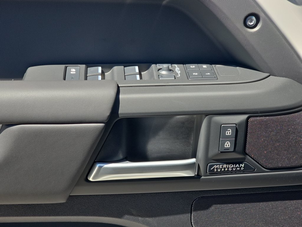 New 2026 Land Rover Defender 110 X-Dynamic SE AWD/4WD image 28