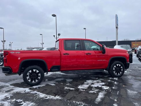 Used 2020 Chevrolet Silverado 2500 Custom w/ Custom Value Package image 6