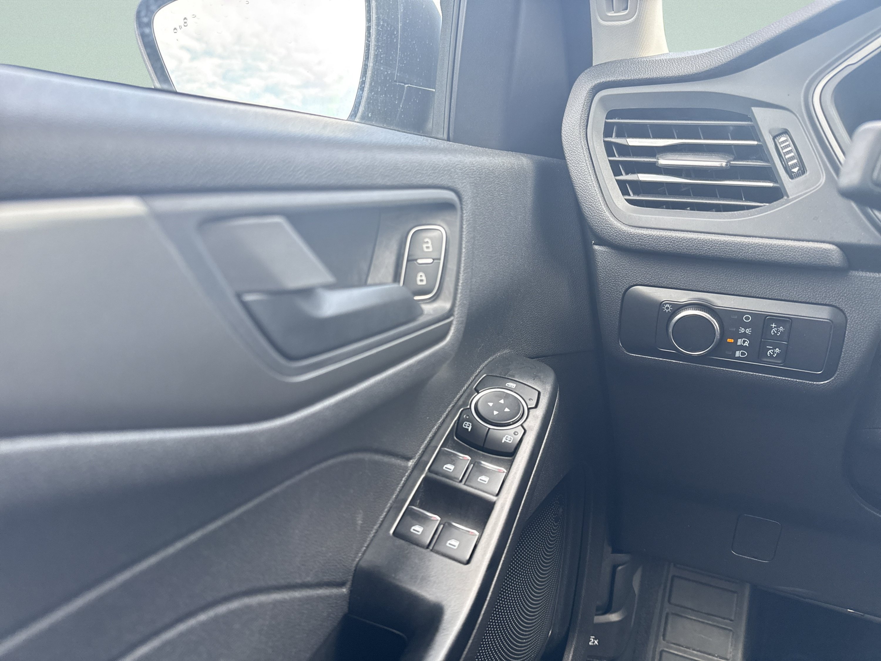 Used 2025 Chrysler Pacifica Select FWD image 15