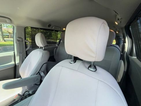 Used 2020 Toyota Sienna LE AWD/4WD image 10