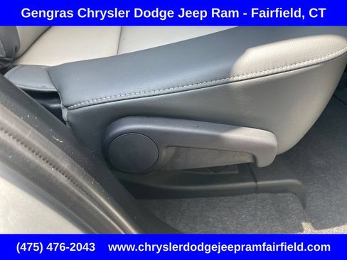 Used 2015 Toyota RAV4 Limited AWD/4WD image 28