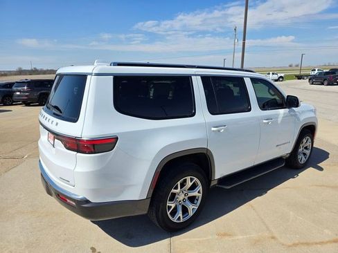 Used 2022 Jeep Wagoneer Series I w/ Premium Group I AWD/4WD image 8