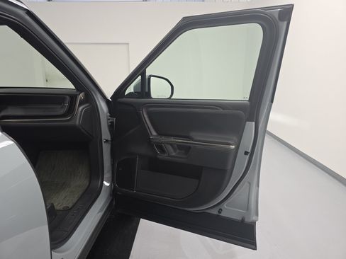Used 2024 Rivian R1S Adventure AWD/4WD image 18