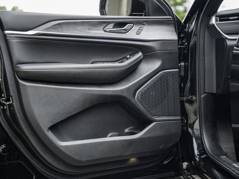 New 2025 Jeep Grand Cherokee Overland w/ Adv Protech Group III AWD/4WD image 36