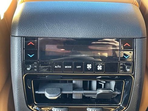 Used 2022 Jeep Grand Cherokee Summit w/ Luxury Tech Group V AWD/4WD image 24