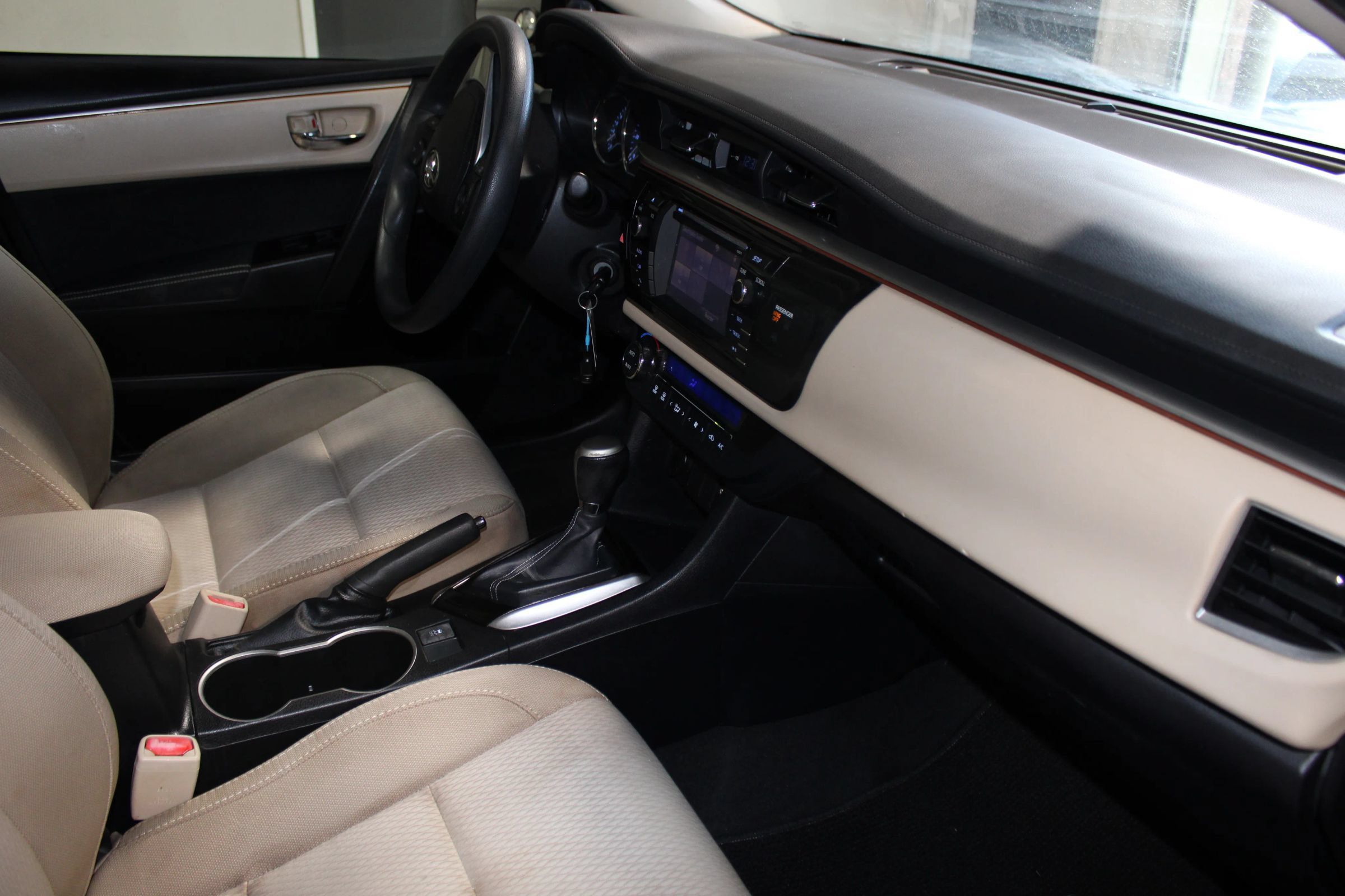 Used 2016 Toyota Corolla LE FWD image 24
