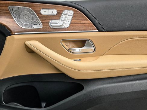 New 2026 Mercedes-Benz GLS 580 4MATIC image 35