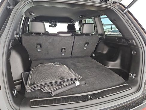 Used 2023 Jeep Grand Cherokee Altitude image 31