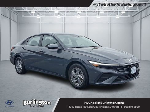 Certified 2024 Hyundai Elantra SE image 1