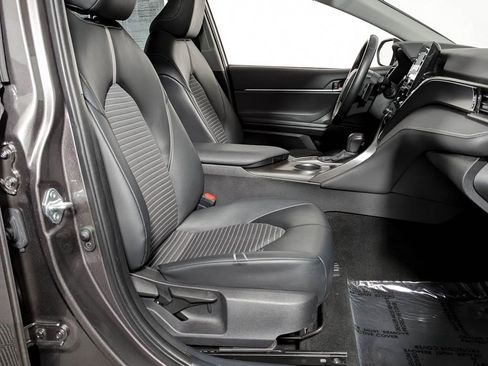 Used 2022 Toyota Camry SE image 20