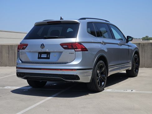Used 2024 Volkswagen Tiguan SE R-Line AWD/4WD image 8