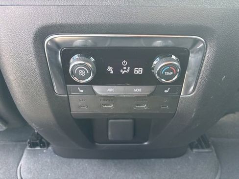 Used 2025 Chevrolet Suburban Premier AWD/4WD image 20