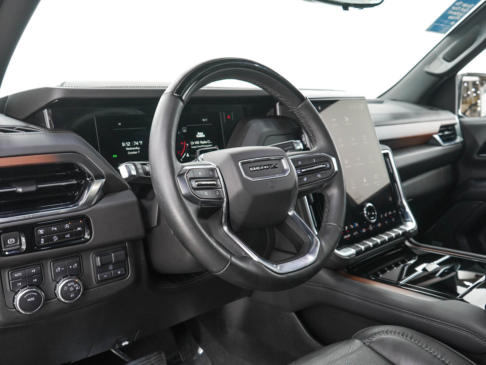 Used 2025 GMC Yukon Denali w/ Denali Reserve Package AWD/4WD image 27