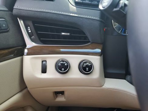 Used 2020 Cadillac Escalade Premium Luxury AWD/4WD image 21