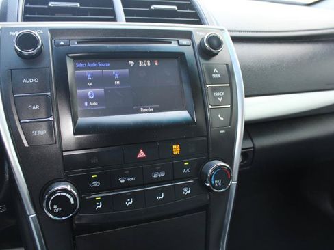Used 2017 Toyota Camry SE FWD image 29