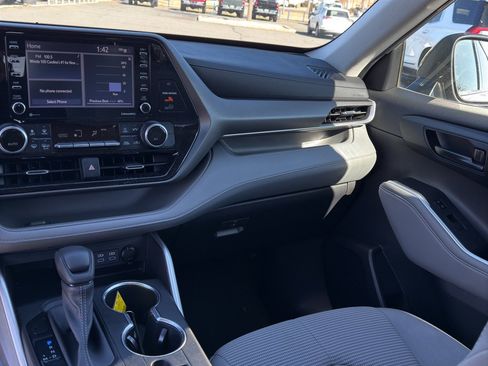Used 2022 Toyota Highlander L image 29