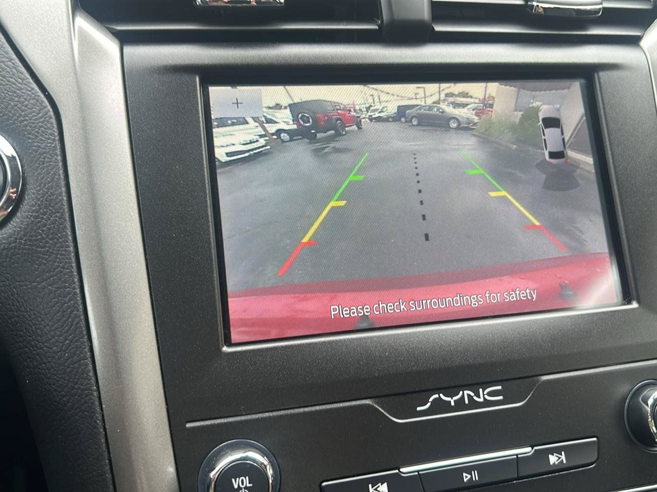 Used 2020 Ford Fusion SE FWD image 22
