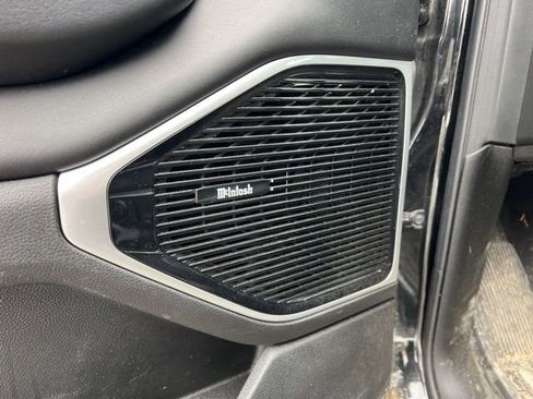 Used 2023 Jeep Wagoneer L Series III w/ Premium Group I image 11