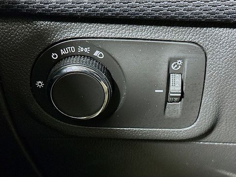 Used 2016 Chevrolet Cruze LT image 10