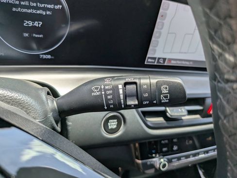 Certified 2025 Kia Seltos EX FWD image 33