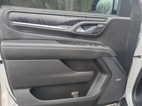 Used 2023 GMC Yukon XL Denali image 17