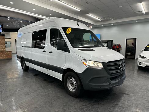 Used 2024 Mercedes-Benz Sprinter 2500 image 3