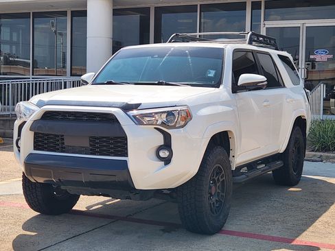 Used 2022 Toyota 4Runner SR5 Premium w/ Moonroof Package RWD image 2