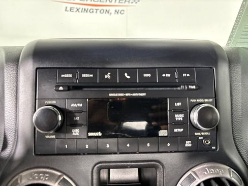 Used 2018 Jeep Wrangler Sport w/ Connectivity Group AWD/4WD image 19
