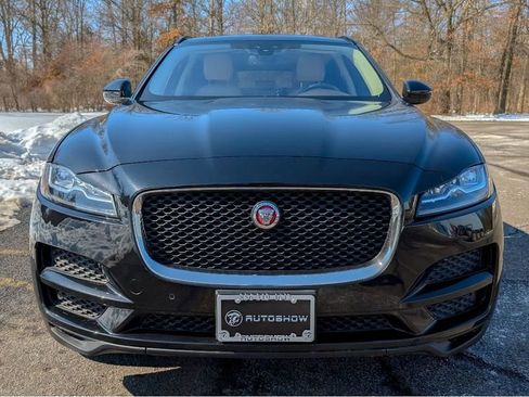 Used 2017 Jaguar F-PACE Prestige image 2