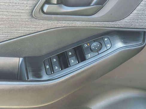 Used 2023 Nissan Rogue S image 17