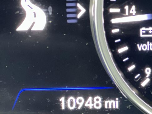 Used 2024 Buick Enclave Avenir image 15