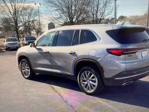 Used 2025 Buick Enclave Preferred FWD image 3