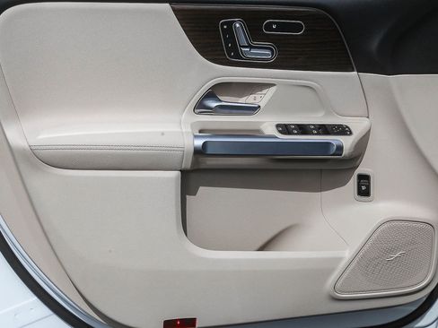 New 2026 Mercedes-Benz GLB 250 4MATIC image 19