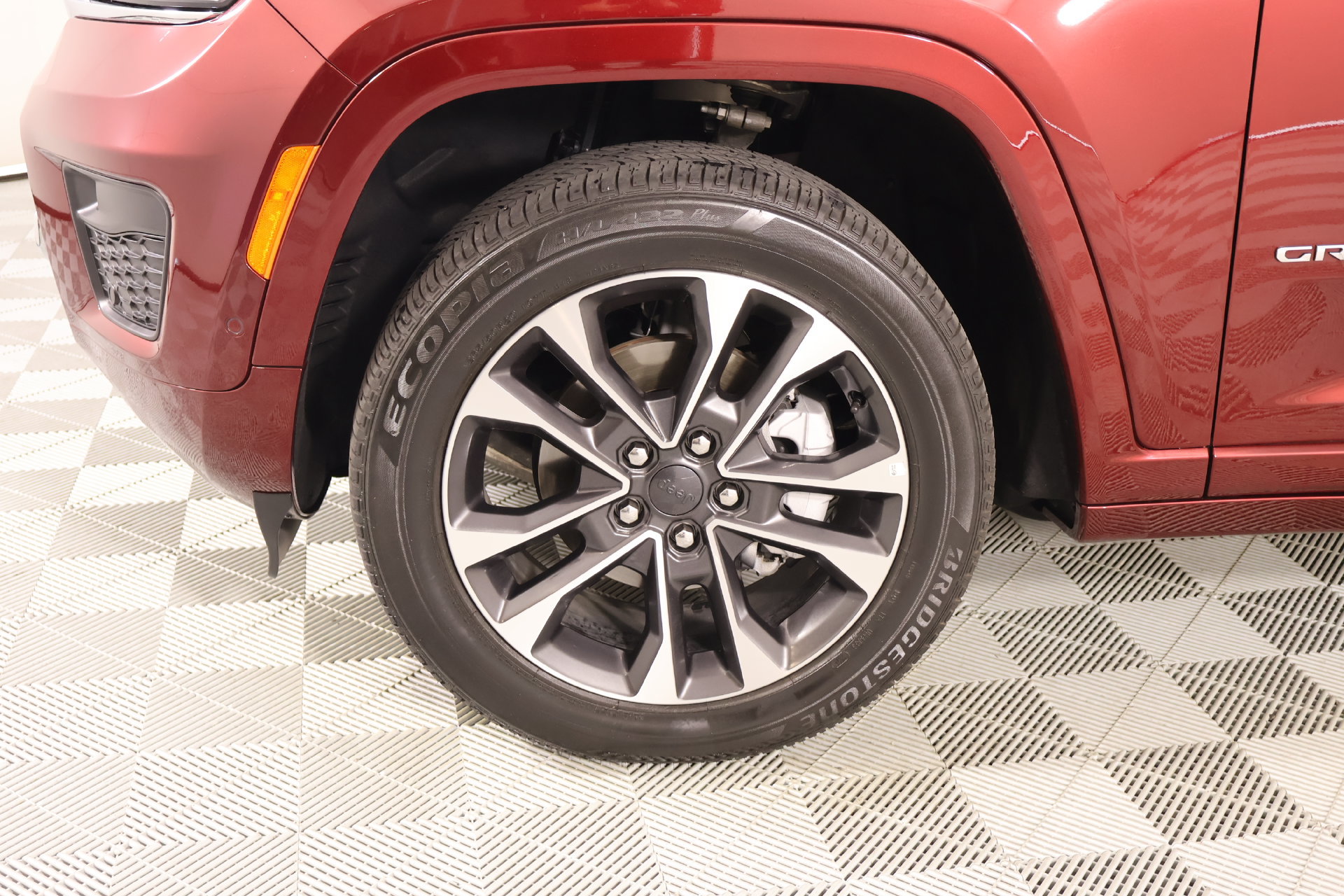 Used 2024 Jeep Grand Cherokee Overland w/ Luxury Tech Group IV AWD/4WD image 19