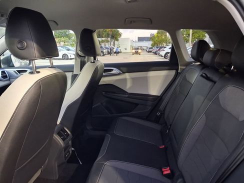 New 2026 Volkswagen Taos SE image 5