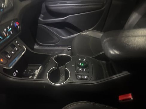 Used 2021 GMC Terrain SLT w/ Elevation Edition image 18