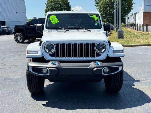 Used 2024 Jeep Wrangler Unlimited Sahara AWD/4WD image 8