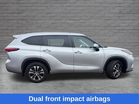 Used 2023 Toyota Highlander XLE AWD/4WD image 9